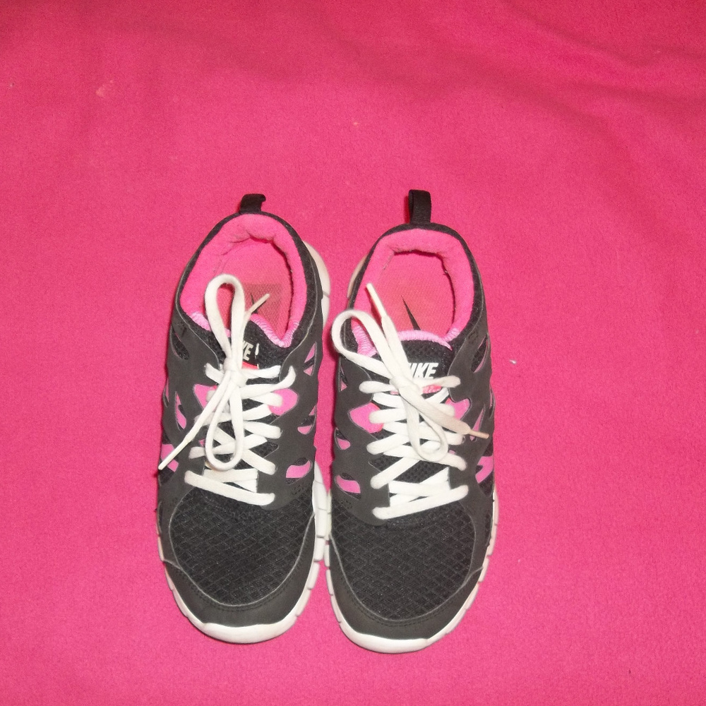 Nike Free Run 2 Running Shoes Girls Youth Size 5 Black Pink Sneakers